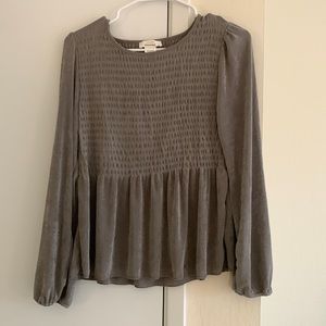 NOWT Grey/silver flowy top